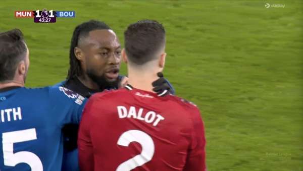 英超争议判罚引双方不满 樱桃队长控诉VAR漏判关键手球