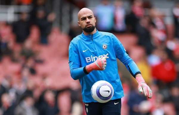 桑切斯又"送礼"！蓝军门将成五大联赛尴尬纪录第一人